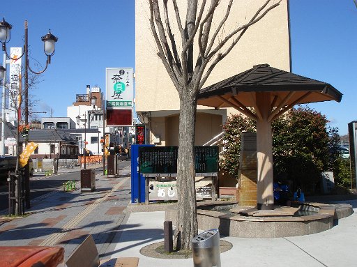 DSC07454.JPG - �w�O�̑����ł��B�������͍L���ĉ��K�ł��B�A��ɓ���̂ō���͉䖝�B