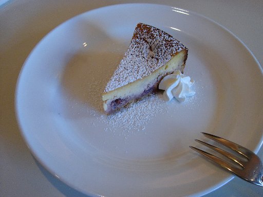 DSC07459.JPG - �f�U�[�g�̓V���[�P�[�X�̒�����D���ȃP�[�L��I�ׂ܂��B���悢�Â��Ƃ����Ƃ芴�������ł��ˁB