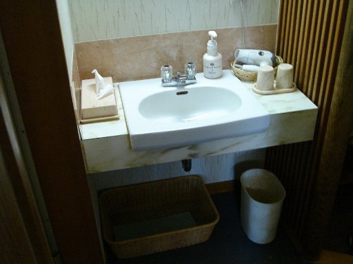 DSC07470.JPG - ���ʑ�͕ʂɗp�ӂ���Ă���܂��B�h���C���[��������B