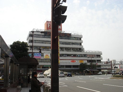 DSC07538.JPG - ����̃��C���P�H�ցB������͕P�H�w�B�m���x�Ɣ�ׂ�Ə����ȉw�ł��ˁB