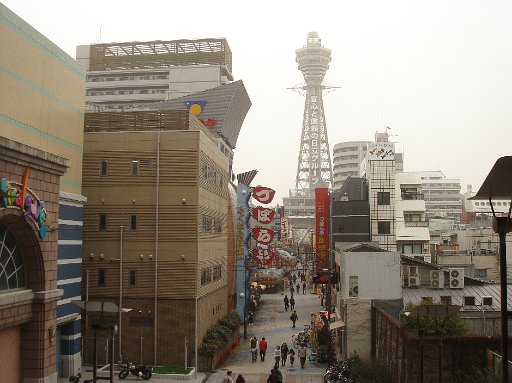 DSC07645.JPG - �t�F�X�e�B�o���Q�[�g�O�̊K�i����B�e�����Ă݂܂����B���̌�A�ʓV�t�֌����܂��B