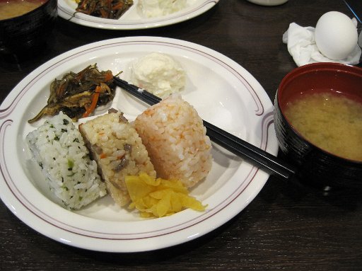 IMG_0085.JPG - ���ɂ���ł��I�����X�`�ƒЕ�������܂��B�y�߂Ɉ����Ă���̂ŁA3�H�ׂĂ��]�T�ł��B