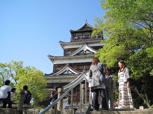 IMG_0147.JPG - �O���猩��ƁA�Õ��ł������͌��\�ߑ�I�ł��E�E�E�E�B�W����������̂�1���Ԃ͊|����܂��B