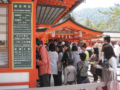 IMG_0211.JPG - ������œ��ꌔ���w�����܂��B��l��300�~�ł��B