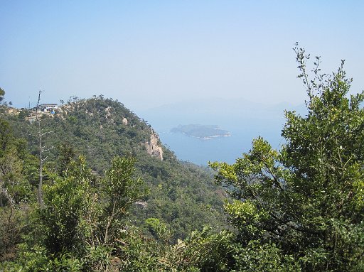 IMG_0265.JPG - ���̕��Ɍ�����̂���قǂ̉w�ł��B���\�����܂����B