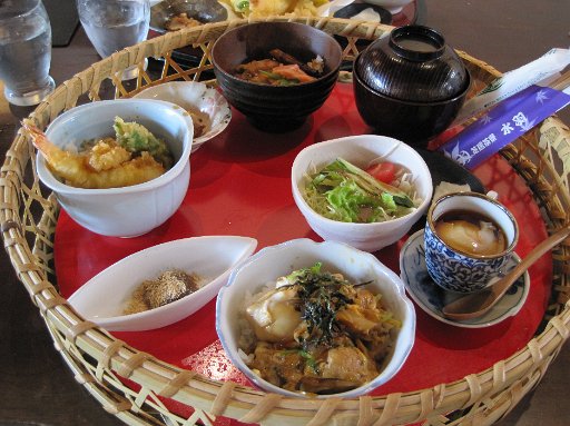 IMG_0304.JPG - �O��2,100�~�B���Ȃ����������Ă�Ղ���y���߂链�ȃ��j���[�ł��B����ς肩���͑傫���ĂՂ�Ղ�ł��ˁB