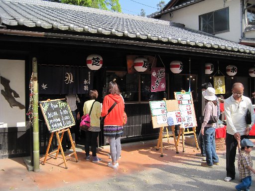 IMG_0310.JPG - ���[�v�E�F�[�Ŗ߂��Ă������͂�͐��H�B���܂��ܒʂ肩����܂����B