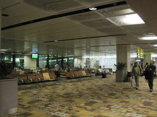 IMG_0639.JPG - �@���ŁA�y�Ă������񂩂�z�Ɓy�A���X�C�������_�[�����h�z��2�{�����ē����ł��B������͑��^�[�~�i���B���X�N�G�������Ă܂����Y��ł��B