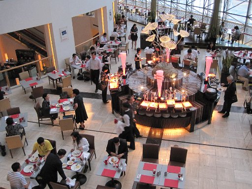 IMG_0671.JPG - �Ȃɂ��W������s���Ă���悤�Œ��H���́A���G���Ă��܂��B