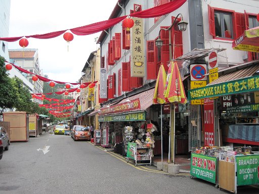 IMG_0725.JPG - �����ׂ̒��؊X�B�܂��l���܂΂�ł��B����10��15���B