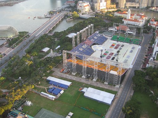 IMG_0781.JPG - �z�e���ɖ߂����̂�19���O�B���\�����܂����B�O������ƁA���傤�ǌ������T�̗��K���B