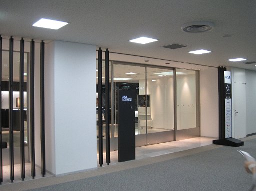 IMG_0994.JPG - �ƁA�������ƂŁB�܂��͐��c��`��ANA���E���W����X�^�[�g�ł��B�X�[�p�[�t���C���[�Y�J�[�h�œ����҂�����܂��B