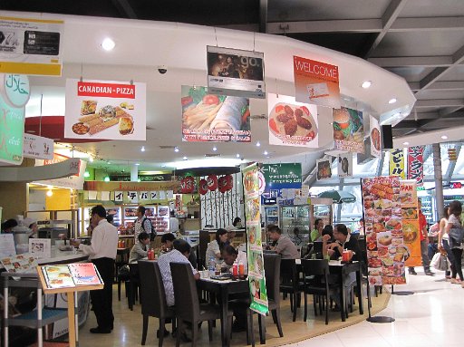 IMG_1028.JPG - �܂��͈��H�X���̂����Ă݂܂��B���\���{�ꂪ���Ă܂��ˁB