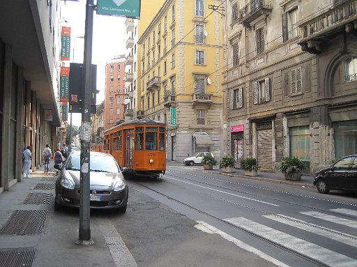 IMG_1088.JPG - �z�e���O�̓��H�ɂ̓g�����������Ă��܂��B�������z�e���ł��B�����ł̉��͂���قǋC�ɂȂ�܂���B