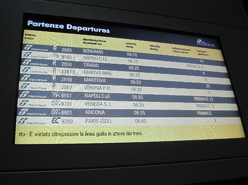 IMG_1380.JPG - �����̓x�l�c�B�A�֍s���܂��B����61���[���B�s����0635��0910���A�A���1820��2055���ł��B