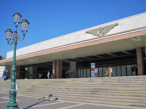 IMG_1423.JPG - �T���^���`�A�w�ł��B���ɍL���I