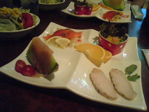 SN3E0018.JPG - �[�H�̑O�؁B��ނ��L�x�Ŗ����Ȃ��Ȃ��B