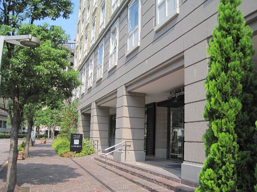 IMG_2102.JPG - �O�ρB�ڗ����Ȃ����X�ł����A���Ȃ͂قږ��Ȃł����B