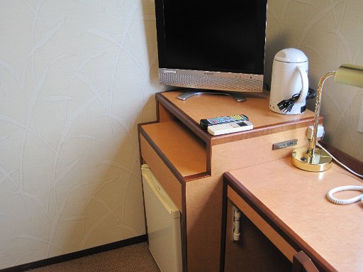 IMG_2112.JPG - �e���r�͉t���ł����A�����߂ł��ˁB���͗①�ɁB