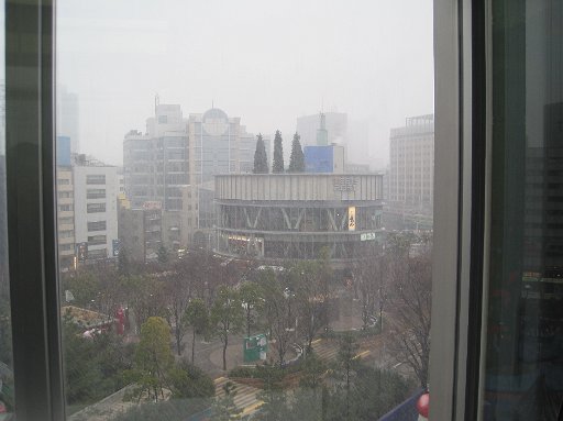 IMG_2765.JPG - ������̓h�[���z�e���̃G���x�[�^����i�F�ł��B�z�e���t�����g�̕��͂Ƃ��Ă��e�؂ȑΉ��ł����B