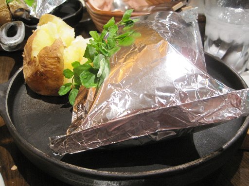 IMG_2839.JPG - ���C���̃n���o�[�O�ł��B�A���~�z�C���ɕ�܂�Ă܂��B�i�O�����L���s�^�����m���j