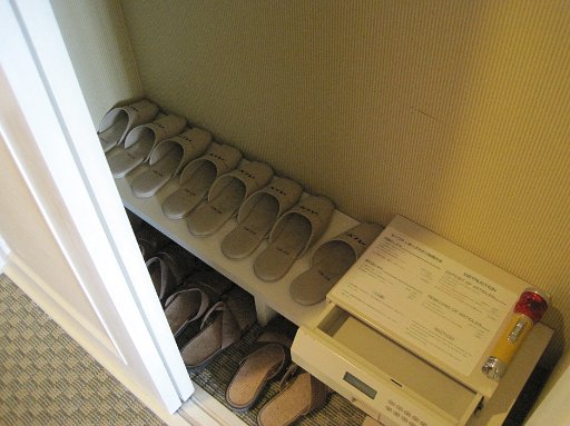 IMG_2985.JPG - �N���[�[�b�g�͂Ȃ񂾂��X���b�p��������I�i�G�N�V�u���i�΁j