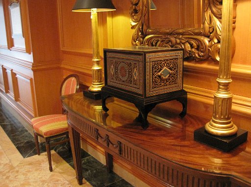 IMG_3002.JPG - �������1�K�̘L���B�i�G�N�V�u���i�΁j