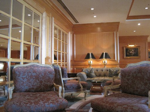 IMG_3009.JPG - ������1�K�̃��r�[���E���W�B�i�G�N�V�u���i�΁j