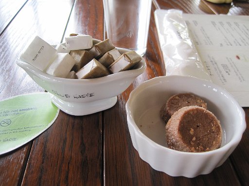 IMG_3115.JPG - �Ȃ�ƁI�ˑR�N�b�L�[���o�Ă��܂��B�o�^�[�����Ղ�B�iCLUBHARIETeaRoom�N���u�n���G�j