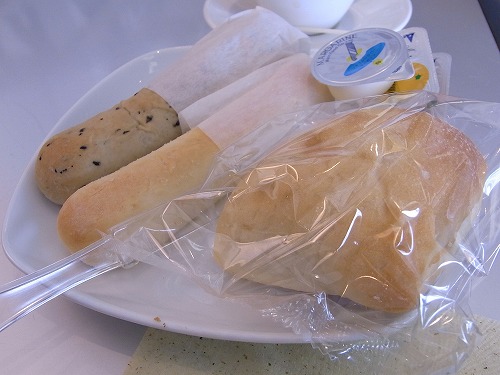 RIMG0064.jpg - ����̓x�[�O���Ȃ��Ȃ��ăp���ł����B�N���[���p��@ANA���E���W���c��`