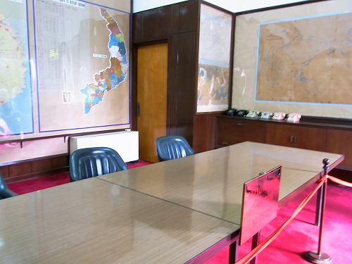 RIMG0178.jpg - �����͐푈�̍�펺�B�U���I�ȐԂł�@����