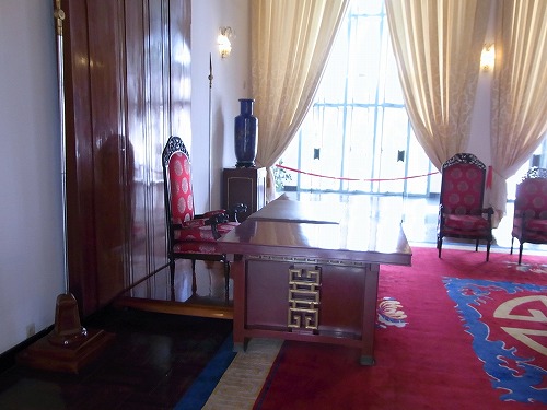 RIMG0183.jpg - ���͂�\�����߂Ɉ�i�������Ă��邻���ł�@����