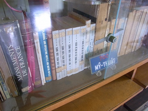 RIMG0197.jpg - �����̖{��������ƕۑ�����Ă���܂��B@����