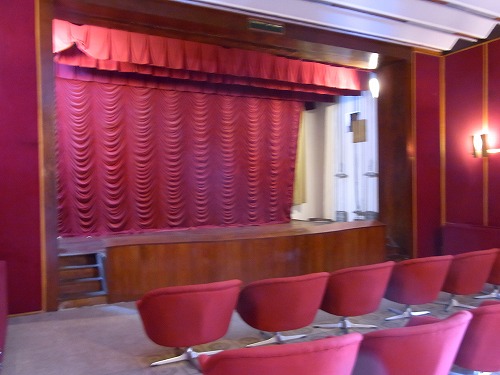 RIMG0201.jpg - �������ł����A�{�i�I�ȉf��قł��B@����