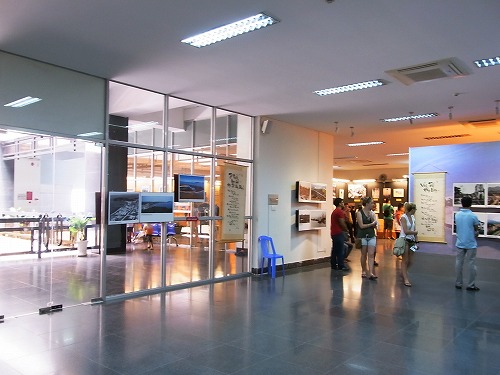 RIMG0209.jpg - 2�K�͓W���i�������ł����A���C���͎ʐ^�ł��B@�푈������