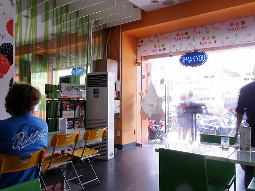 RIMG0254.jpg - �^�C�̃}���S�[�^���S�[���v�킹��X���ł��B@tutti frutti