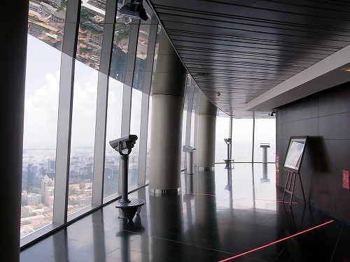 RIMG0263.jpg - �������ɍ��������������Ȃ��̂Œ��߂͍ō��I@�r�e�X�R�^���[saigon sky deck