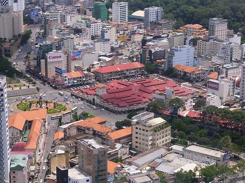 RIMG0275.jpg - �^�񒆂̐Ԃ���������قǂ̃x���^���s��ł��B@�r�e�X�R�^���[saigon sky deck