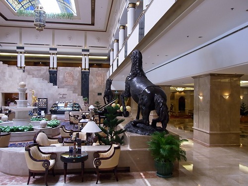 RIMG0291.jpg - �z�e�����r�[�ɂ͗��h�Ȕn��2���B@���W�F���h�z�e���T�C�S��