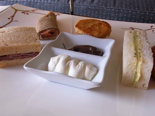 RIMG0346.jpg - ������̓p���n�B���̒i�ł��B�S�̓I�ɒ��J�ɍ���Ă��Ă��������ł���B�p������������B@caravellehotel