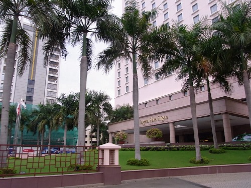 RIMG0368.jpg - �z�e�����W�F���h�̃G���g�����X�ł��B���̎��͐���Ă܂������E�E