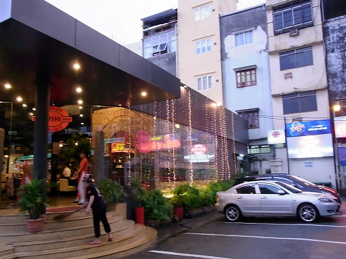 RIMG0383.jpg - �ړI�n��the sushi bar