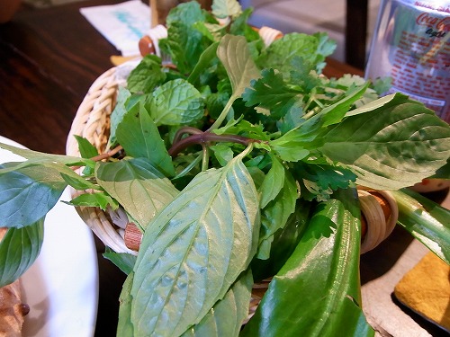 RIMG0429.jpg - �s�U�ɕt�����Ă����ǉ��p�̃o�W���B�V�N�ł��B���\�H�ׂĂ��܂��܂����E�E�Emargherita 140,000@pizza4P's(hochiminh)