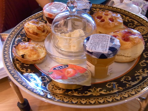 RIMG0540.jpg - ������͎O�i�d�ˁB1�i�ځB@�V�F���g���T�C�S�����r�[���E���W