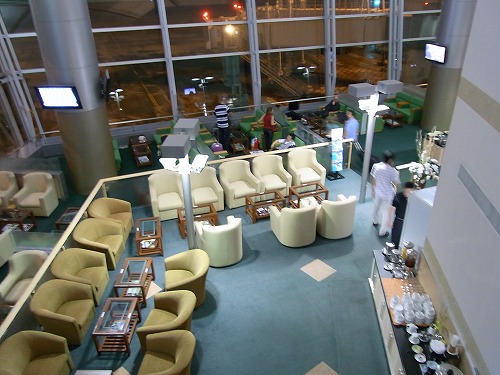 RIMG0561.jpg - �ォ�猩�����[�Y���E���W�ł��B�\�t�@�[�Ȃ��z�u����Ă���܂��B@�^���\���j���b�g���ۋ�`