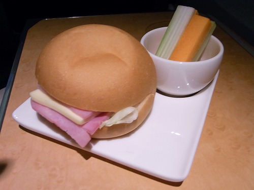 RIMG0576.jpg - �@���H�̌y�H�������シ���ɏo�Ă��܂��B@NH932