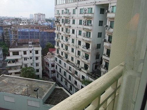 RIMG0034.jpg - �x�����_����̌i�F�ł��B���w�̌����͂قƂ�ǂ���܂���B