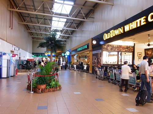 R0010022.jpg - �����R�����I���ƁA�X�^�o�Ȃǂ������đz����������ςł���I����͈ӊO�ƃG�A�A�W�A�ǂ��̂ł͂Ȃ��ł��傤���B���������ꂢ�����B�W���z�[���o���ɓ������Ƃ��͓����J�[�h�������܂����������N�A�������v�[���͕s�v�ł����B�����Ⴄ�̂ł��傤�H�H