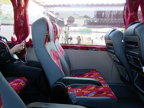 R0010024.jpg - �o�X�̒����Y��Ől�����Ȃ��̂ŉ��K�ł͂���܂��B