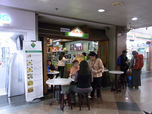 R0010032.jpg - ���X�͂��񂠊����ł��B�w���Ȃ̂ŃG�A�R���������Ă��ĉ��K�ł����B